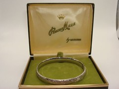 VINTAGE MARATHON “Princess Mara” STERLING SILVER HINGED BANGLE BRACELET IN O.B.!