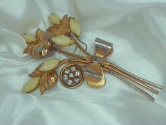 HUGE 3D Gold Plate Yellow Art Glass Flower Brooch Vintage 40’s 195JN0