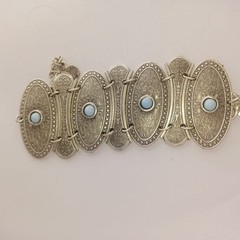 Elegant Vintage Bracelet with Blue Stone Accents & Antique Style