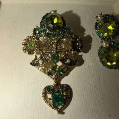 Vintage Green Rhinestone Brooch Pin Clip Earrings Set Gold Tone Faux Pearl