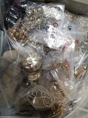 Huge lot 35pc Random necklaces all wearable some signed Vtg-Modern Very Nice #35