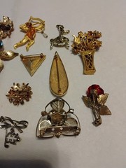 VARIETY OF VINTAGE BROOCHES LOT 21PC wear, repair, parts