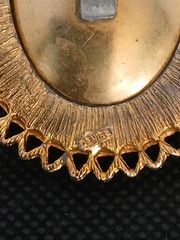 DENISE 195Os goldtone applied bow large faceted orange glass stone brooch