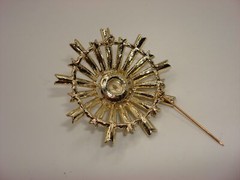 VINTAGE 1970-80’S ERA BLACK ENAMEL & FAUX PEARL BROOCH & EARRINGS SET!