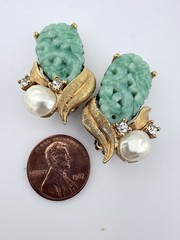 JOMAZ VTG GOLDTONE RHINESTONE FAUX JADE FAUX BAROQUE PEARL EARRINGS AS IS K285E