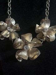 Signed “VCLM” Victorian Style Bold Y2K Gold Flower Necklace Bracelet Set 💕