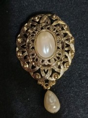 Vintage Faux Pearls Pendant/ Brooch with Earings Set in Small Jewlery Case
