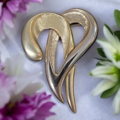Vintage Tona Abstract Impressionist Heart Shaped Brushed Gold Tone Brooch Pin