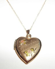 Vtg Gold Filled Grandma & Flowers Heart Locket Pendant Necklace & 18″ Chain