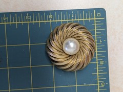 Vintage mid century jewelry pin Gold Swirl Brooch faux Pearl, 2 Inch Unbranded