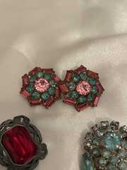 VTG-NOW JEWELRY LOT GLASS Stones Clear Brooch Blue/ Pink Red Earrings Post Clip