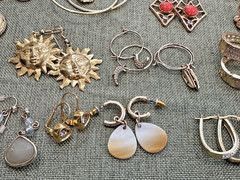 LOT OF 100+ VINTAGE GOLD TONE EARRING PAIRS FOR PIERCED EARS N189