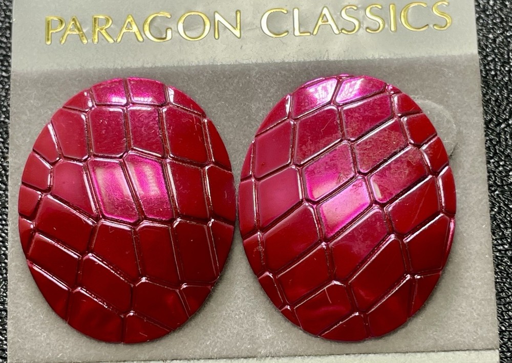 Vintage 1.2” Hot Pink Textured Oval Abstract Enameled Metal Drop Earrings