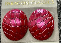 Vintage 1.2” Hot Pink Textured Oval Abstract Enameled Metal Drop Earrings