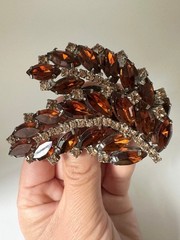 Vintage brown rhinestone feathers Brooch