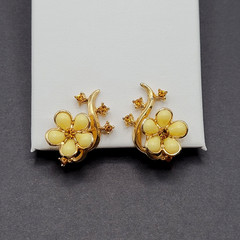 Pale Yellow Thermoset Flower w Orange Rhinestone Gold Tone Clip On Vtg Earrings