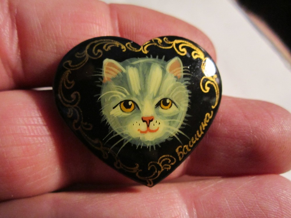 VINTAGE HAND PAINTED “CAT” ON BROOCH PIN MADE IN RUSSIA – BBA-17B
