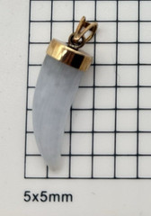 Vintage 14K Gold & White Jade Nephrite Tooth/Claw Shaped Jewelry Pendant (4.75g)