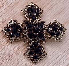 Unsigned Lisner Maltese Cross Brooch Pin Jet Rhinestone Antiqued Gold Tone