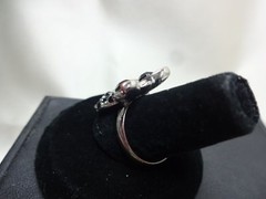 VINTAGE METAL ALLOY OWL RING W/ FACETTED BLACK ONYX LIKE EYES AND CLUSTER BODY