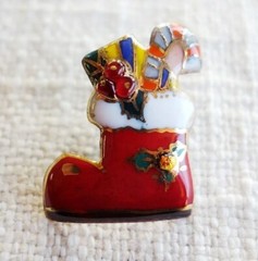Red Christmas Stocking – Japanese cloisonné enamel Pin Badge Made-to-order NEW