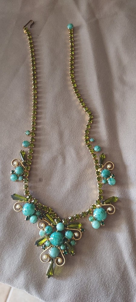 DELIZZA AND ELSTER A/K/A JULIANA JADE MATRIX PENTAGON SPEAR GLASS NECKLACE