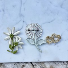Vintage Retro Hippy Mod 60’s Lot of 3 Enamel Metal Colorful Flower Pins Brooches