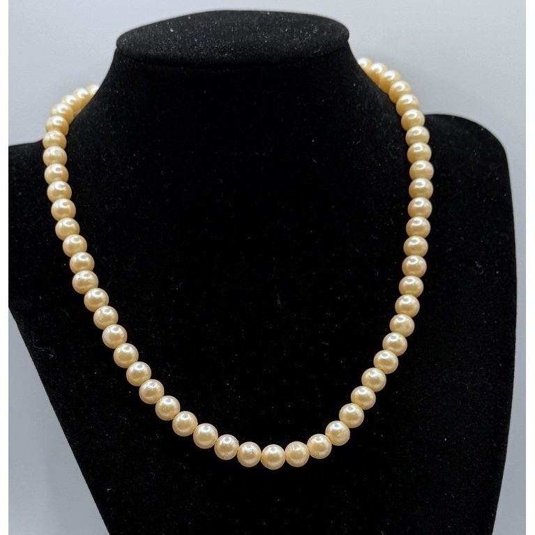 Vintage Japan Pearl Necklace 17″ Cream Faux Pearls Mid Century Classic