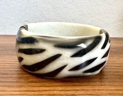 Vintage Zebra Striped Bangle Bracelet Hinged Clamper Boho Cream & Black Chic