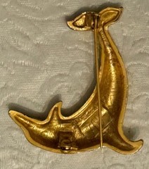 Vintage AAI Brooch Dolphin Fish Rhinestone Eye Gold Tone Pin 2”