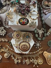 Vtg To Now Rhinestone Costume Jewelry Lot Hollycraft Mosaic Goldette 100+ Pcs