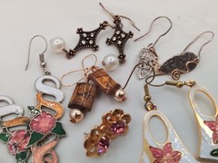 12 LOT G VINTAGE ESTATE PIERCED EARRINGS DANGLE HUGGIE CLOISONNE HEART FLORAL