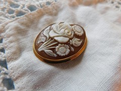Vintage Carved Cameo 18KT Gold Floral Brooch Pendant Flower Oval Pin 750