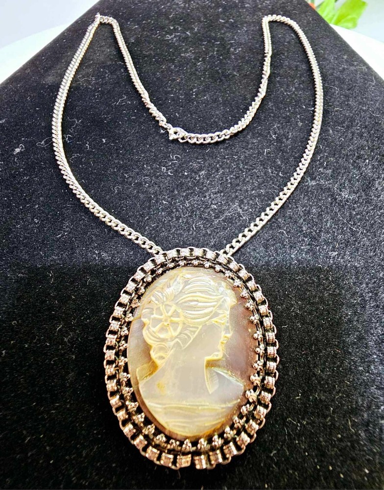 Vtg Silvertone Cameo Woman MOP Abalone Shell Pendant Pin w Chain Necklace 23″