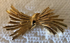 Vintage Signed Monet Gold Brooch & Earring Set Clip On Excellent Condition