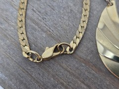 Vintage Gold Tone Scalloped Link Necklace Herringbone Chain 17 Inches Unsigned