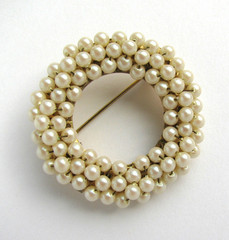 Hobe Faux Pearl Circle Brooch Wreath Gold Tone Vintage Signed Approx 1.5 Inches