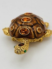 Signed Joan Rivers Turtle Brooch Pin Gold Tone Brown Enamel Amber Rhinestone