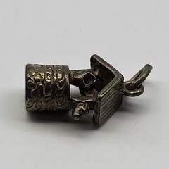 Adorable vintage Sterling Silver Wishing Well charm water well house
