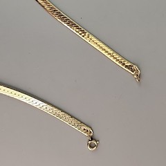 Vintage Trifari Necklace Pink Pendant Gold Tone Herringbone Chain 16.5″