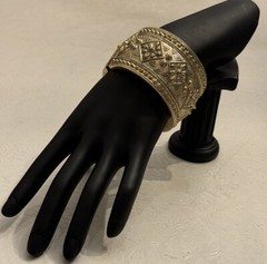 Graziano CN Bracelet Bangle Etruscan Revival Gold 2” Wide Hinged Clamper