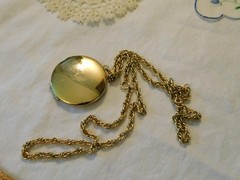 Vintage 12K Gold Filled Photo Locket Pendant Necklace 35.9 Grams