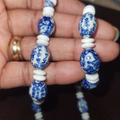 Vintage Blue White Porcelain Ceramic Beaded Necklace Chinoiserie Floral Barrel