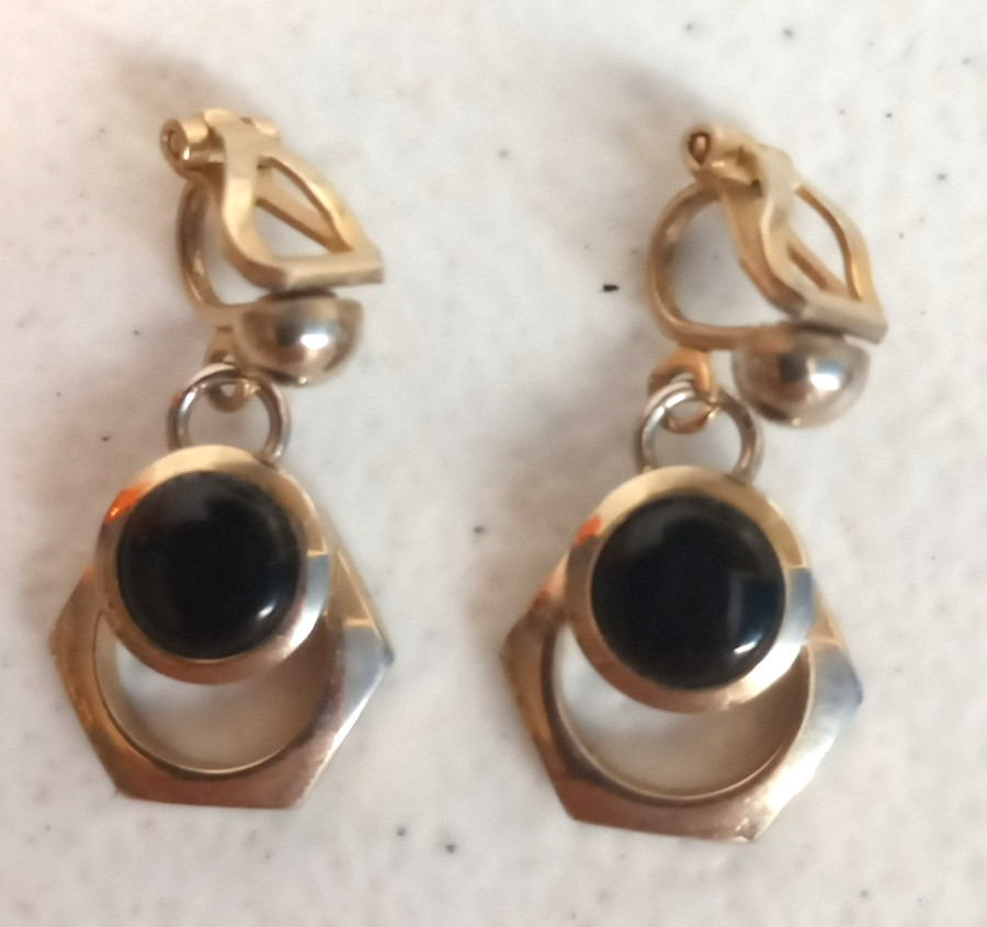 Vintage Gold Tone Black Cabochon Geometric Hexagon Drop Dangle Clip On Earrings