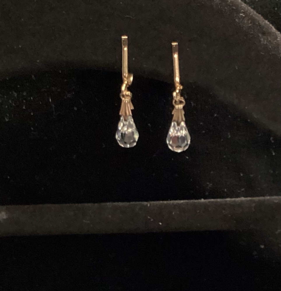 1960s Crystal Teardrop Clip On Earrings, Subtle Sophisticated, Understated￼
