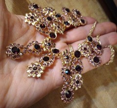 Burgundy Crystal Rhinestone Bib Statement Necklace Gold Tone 18-20″ Cocktail VGC