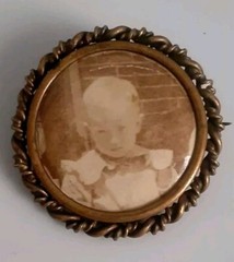 Antique Small Round Photo Pendant W/photo. C Clasp