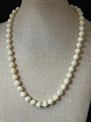 Vintage Mother of Pearl Necklace Single Strand Hand Knotted Beaded 18″