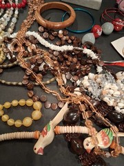 VTG costume jewelry lot Sell As Pictured Can Some Pieces Missing/broken (7)2
