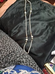 Vintage Costume Jewelry Necklace White and Gold Tone Fax Pearls Beads 27″